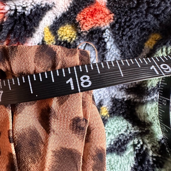 🐆 She + Sky Leopard Print Pleated Blouse Medium Flowy Tank - Picture 5 of 7